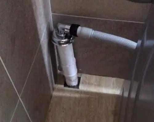 河北一地排水管集体做到一米多高，这事儿到底图个啥？