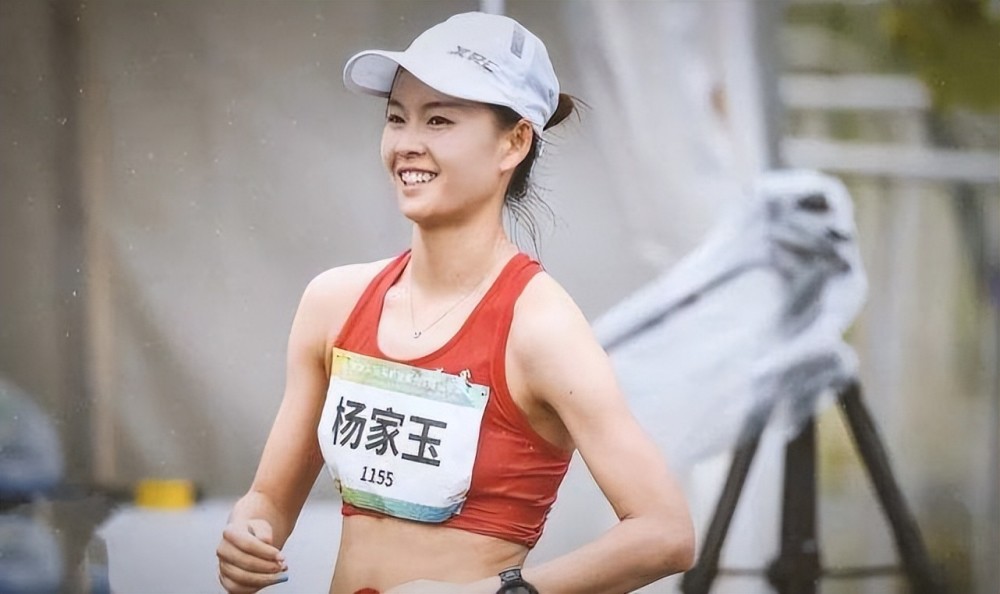 竞走冠军杨家玉逛街,老公直呼走慢点,冠军的步伐,生活的甜蜜 竞走冠军杨家玉逛街,老公直呼走慢点,冠军的步伐,生活的甜蜜